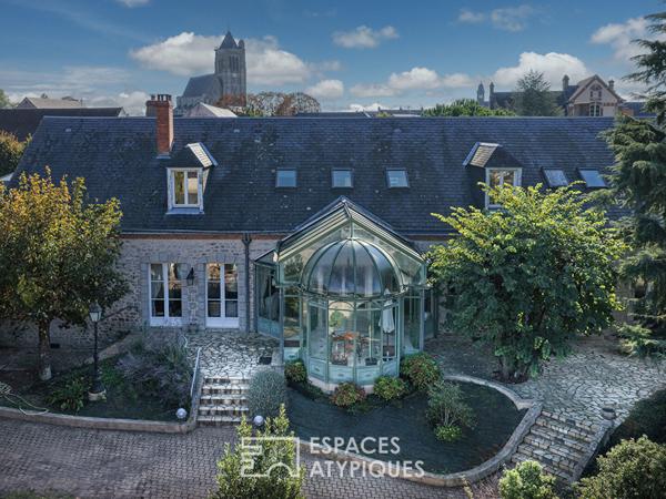 Demeure bourgeoise avec verrière et piscine en coeur de Janville