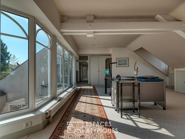 Demeure bourgeoise avec verrière et piscine en coeur de Janville