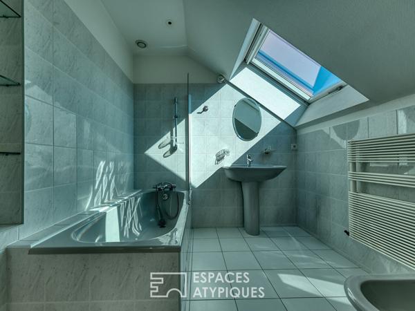 Demeure bourgeoise avec verrière et piscine en coeur de Janville