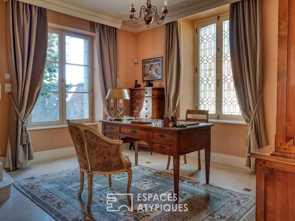 Demeure bourgeoise avec verrière et piscine en coeur de Janville