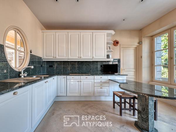 Demeure bourgeoise avec verrière et piscine en coeur de Janville