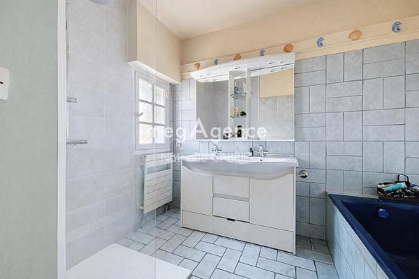 Maison à BOUCHEMAINE, 49080 - 8 pièces 185m²