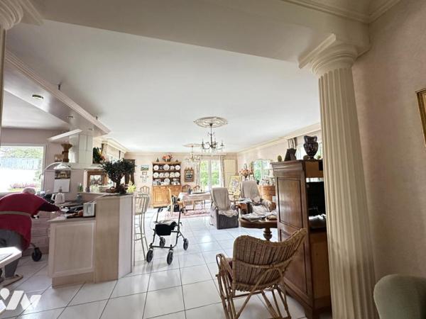 MAISON A VEIGNE LIMITE MONTBAZON