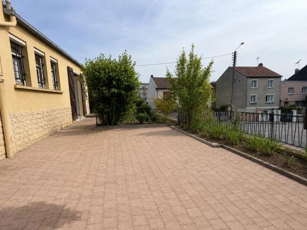 Vente                                                      Maison
                        
                     4 pièces                      65 m2                     à Charleville-Mézières