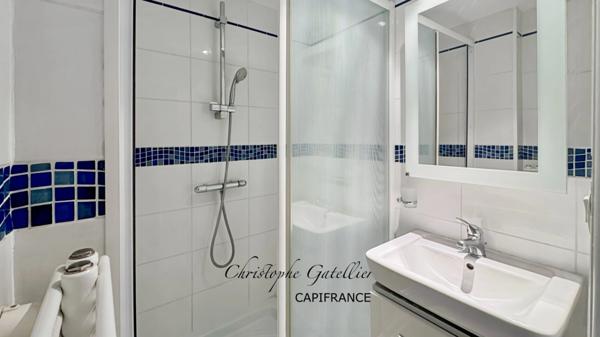 entre un appartement et une maison, 2 Chambres et bureau avec Grand Jardin et Terrasse