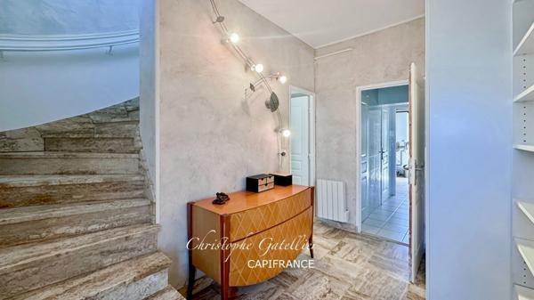 entre un appartement et une maison, 2 Chambres et bureau avec Grand Jardin et Terrasse