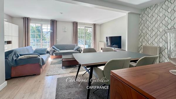 entre un appartement et une maison, 2 Chambres et bureau avec Grand Jardin et Terrasse