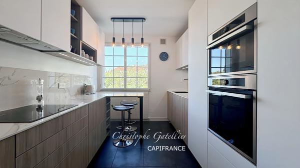 entre un appartement et une maison, 2 Chambres et bureau avec Grand Jardin et Terrasse