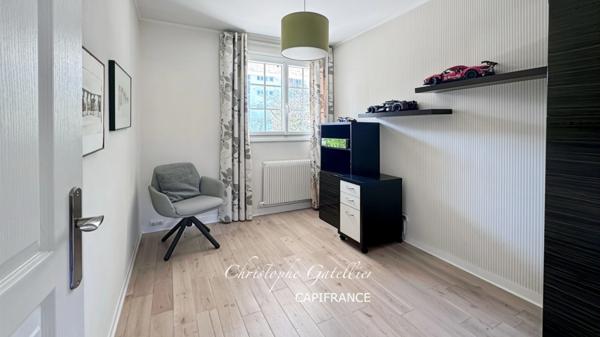 entre un appartement et une maison, 2 Chambres et bureau avec Grand Jardin et Terrasse