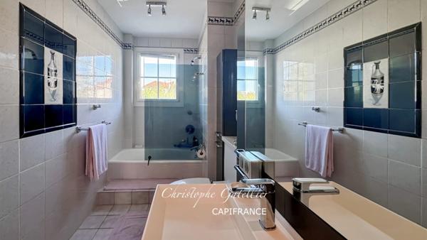 entre un appartement et une maison, 2 Chambres et bureau avec Grand Jardin et Terrasse