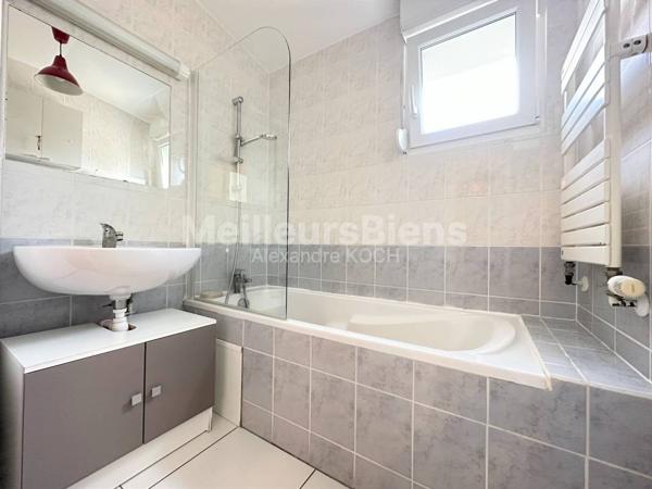 Appartement 2 chambres, terrasse, box en sous sol, résidence sécurisée