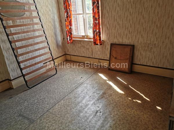 MAISON DE VILLE MITOYENNE A RENOVER