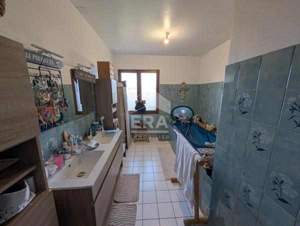 Maison à vendre spacieuse à Montpon-Ménestérol - 4 chambres et jardin