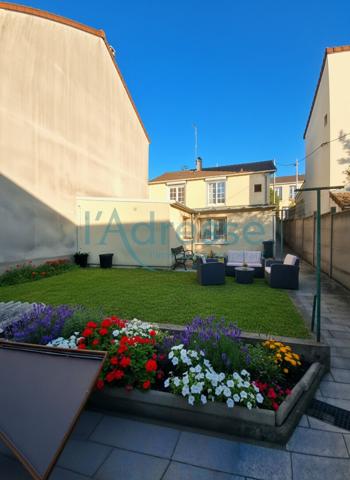 NANTERRE MONT-VALERIEN maison de ville avec extérieur