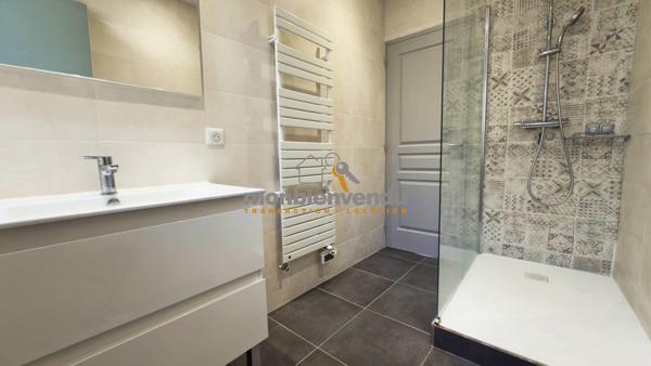 Appartement rénové avec 3 chambres