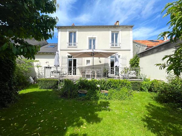 Maison de caractère rénovée 7 pièces 166 m² + cave totale + Garage