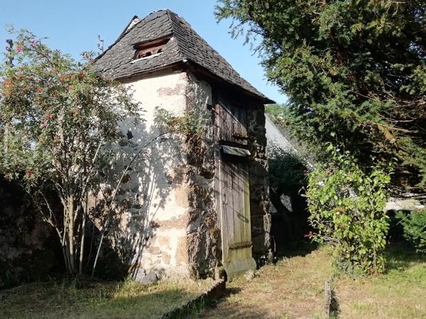 MAISON DE CARACTERE SAINT ETIENNE DE CHOMEIL Saint-Étienne-de-Chomeil (15400)