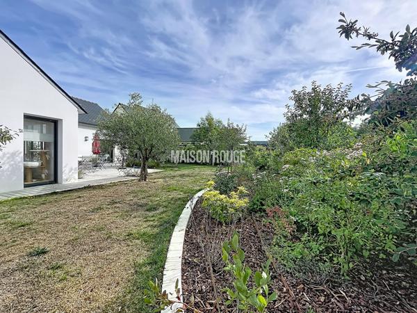 Maison récente, à proximité immédiate du centre bourg, environnement calme