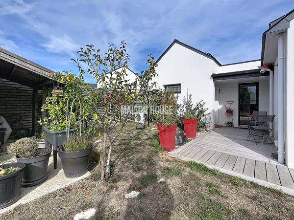 Maison récente, à proximité immédiate du centre bourg, environnement calme
