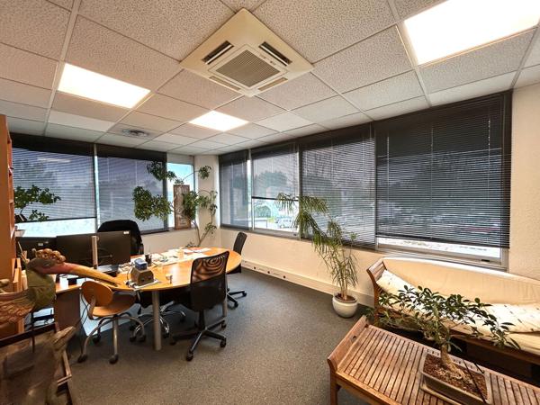 Immeuble de bureaux en vente à Mérignac avec accès PMR et parkings privatifs