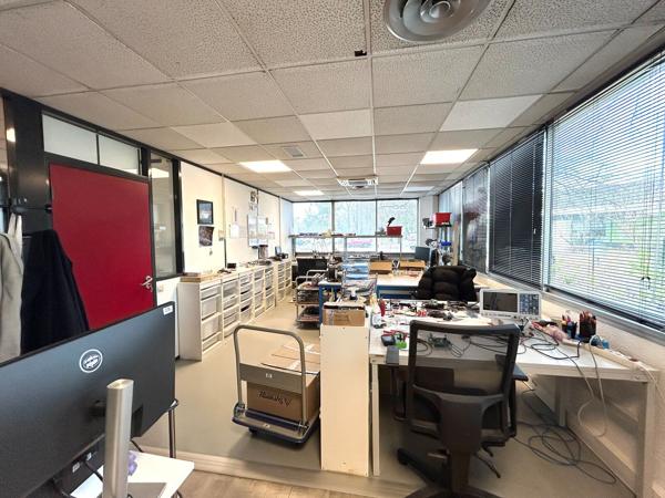 Immeuble de bureaux en vente à Mérignac avec accès PMR et parkings privatifs