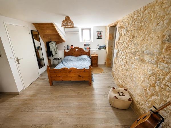 Vente                                                      Maison
                        
                     5 pièces                      146 m2                     à Gourdon