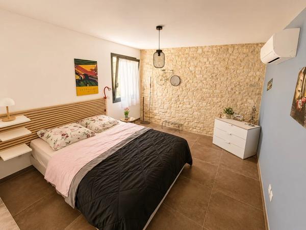 Vente                                                      Maison
                        
                     5 pièces                      146 m2                     à Gourdon