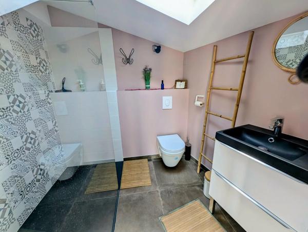 Vente                                                      Maison
                        
                     5 pièces                      146 m2                     à Gourdon