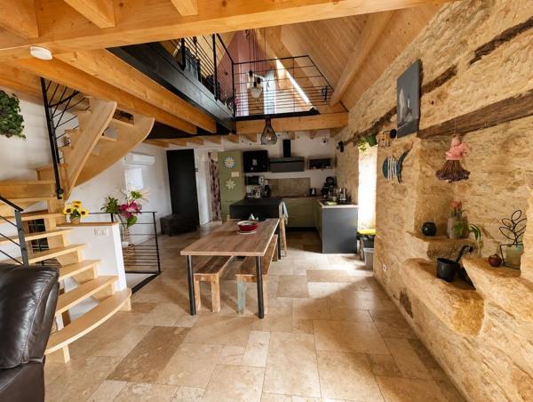 Vente                                                      Maison
                        
                     5 pièces                      146 m2                     à Gourdon