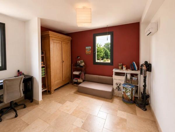 Vente                                                      Maison
                        
                     5 pièces                      146 m2                     à Gourdon