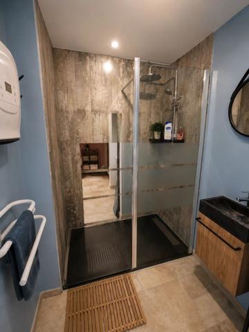 Vente                                                      Maison
                        
                     5 pièces                      146 m2                     à Gourdon