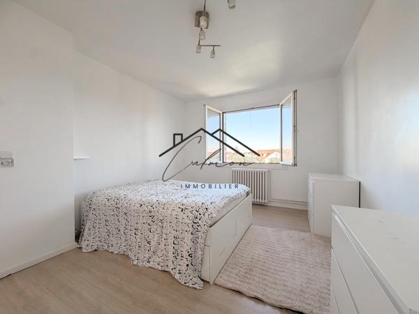 Appartement
         4 pièces
        - 90 m² Exclusivité 272 000 €*