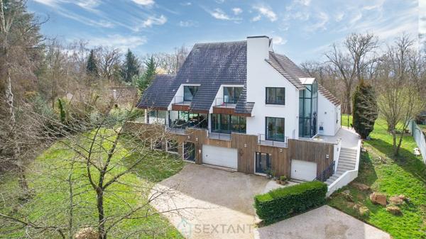 Villa d'architecte au Nord de FONTAINEBLEAU ; A 35 mn de Paris gare de Lyon. A 15 minutes de trois magnifiques golfs ! (golf Fontainebleau, Cély et Coudray-Montceaux)
