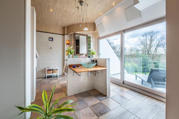 Villa d'architecte au Nord de FONTAINEBLEAU ; A 35 mn de Paris gare de Lyon. A 15 minutes de trois magnifiques golfs ! (golf Fontainebleau, Cély et Coudray-Montceaux)