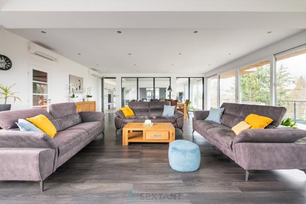 Villa d'architecte au Nord de FONTAINEBLEAU ; A 35 mn de Paris gare de Lyon. A 15 minutes de trois magnifiques golfs ! (golf Fontainebleau, Cély et Coudray-Montceaux)