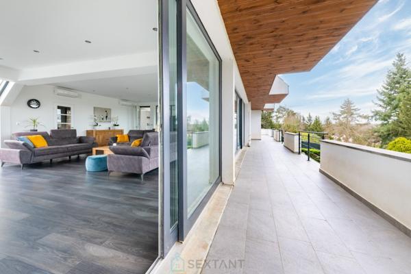 Villa d'architecte au Nord de FONTAINEBLEAU ; A 35 mn de Paris gare de Lyon. A 15 minutes de trois magnifiques golfs ! (golf Fontainebleau, Cély et Coudray-Montceaux)