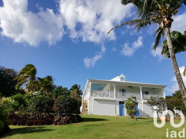 Pavillon 3 pièces de 119 m² à Deshaies (97126)