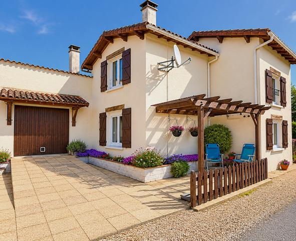 Maison Individuelle de Trois Chambres Proche de Champagne-Mouton Champagne mouton