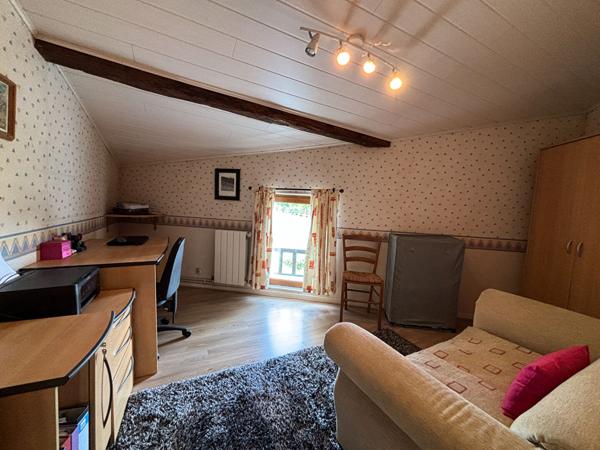 Maison Individuelle de Trois Chambres Proche de Champagne-Mouton Champagne mouton