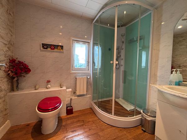 Maison Individuelle de Trois Chambres Proche de Champagne-Mouton Champagne mouton