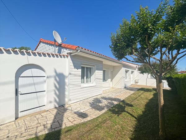 Maison rénovée avec 3 chambres, véranda et garage à proximité immédiate de la zone Hyper U de Challans