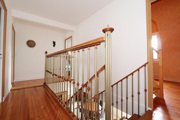 Vaste propriété au calme d'une impasse sur une parcelle de terrain de 570 m²