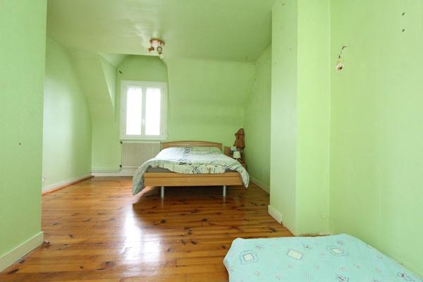 Vaste propriété au calme d'une impasse sur une parcelle de terrain de 570 m²