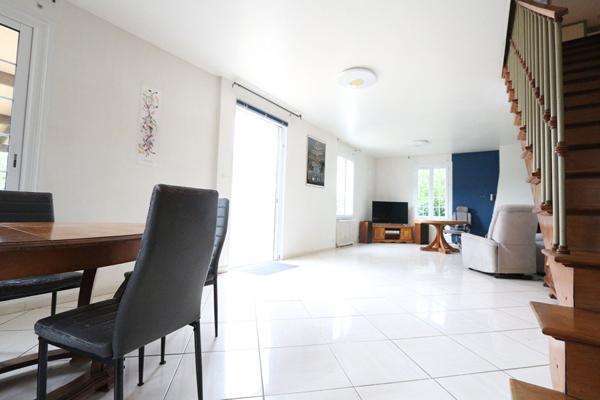 Vaste propriété au calme d'une impasse sur une parcelle de terrain de 570 m²