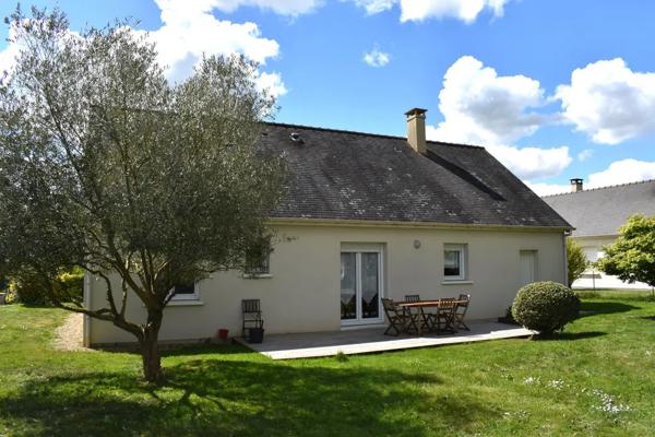 Maison familiale 4 chambres avec jardin, Bouessay