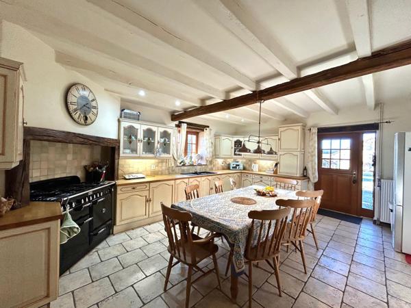 Country Estate: 3 Homes, Lake, Woods, 14ha & 2 Pools