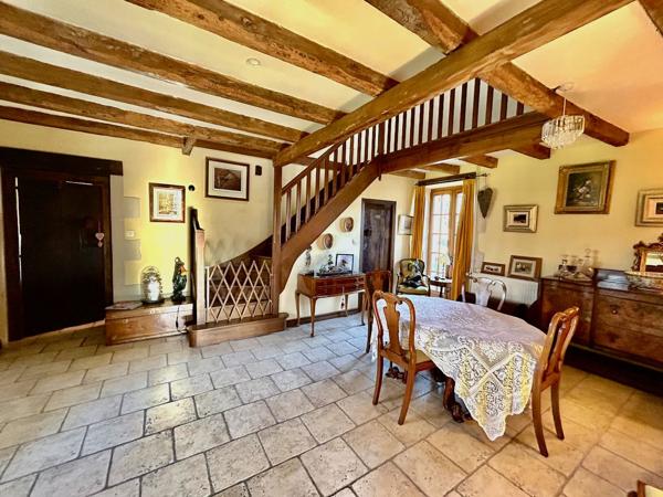 Country Estate: 3 Homes, Lake, Woods, 14ha & 2 Pools