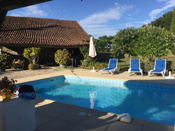 Country Estate: 3 Homes, Lake, Woods, 14ha & 2 Pools