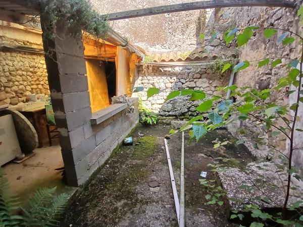 A saisir ! Maison en pierre Petit prix