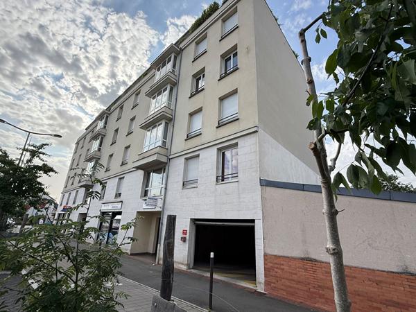 CHASSE ROYALE-APPARTEMENT T3 65m²+PLACE DE PARKING EN SOUS-SOL
